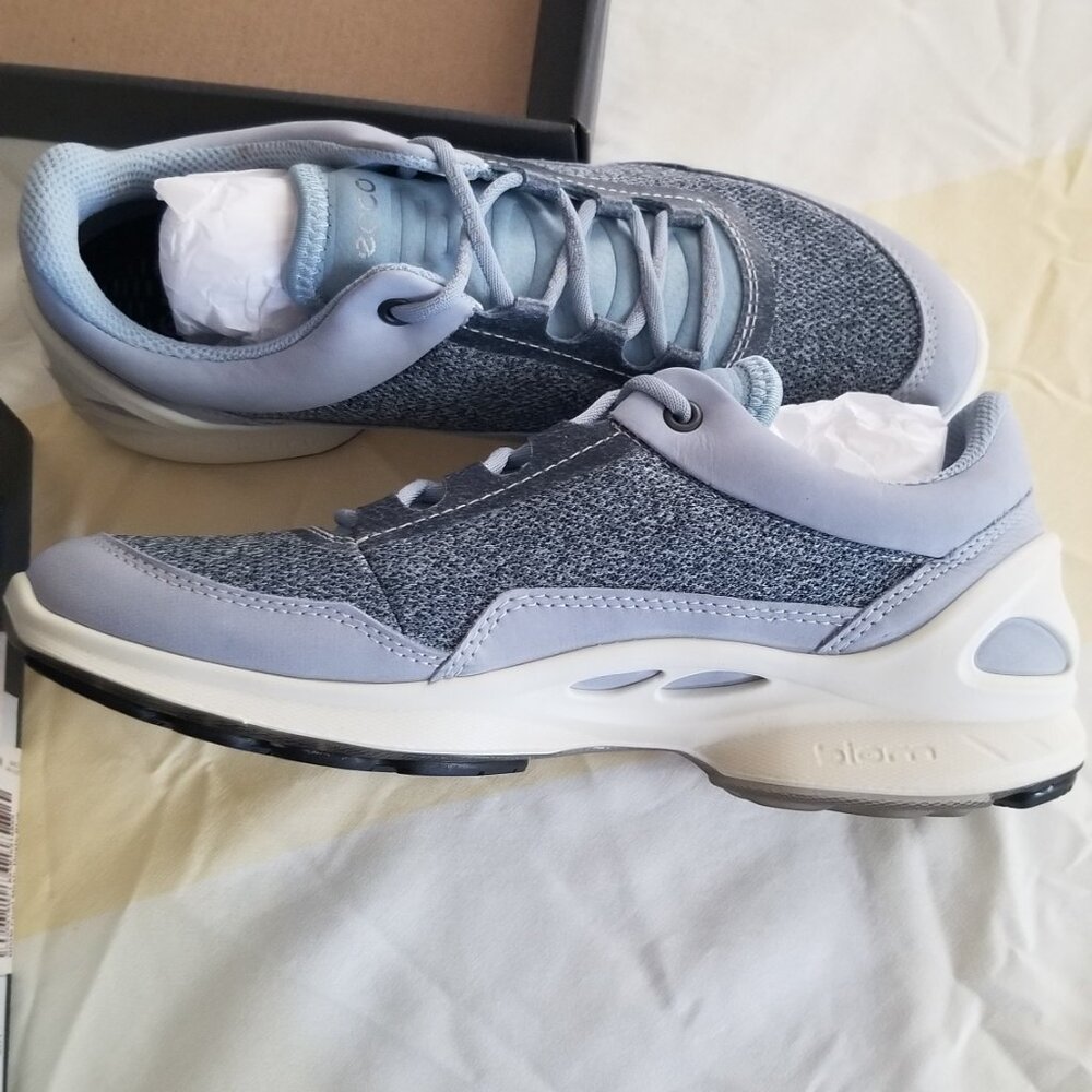 Womens sport shoes